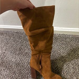 Stylish Tan Knee-High Women's Boots